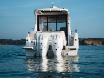 Antares 9 from the stern with 2 outboard engines