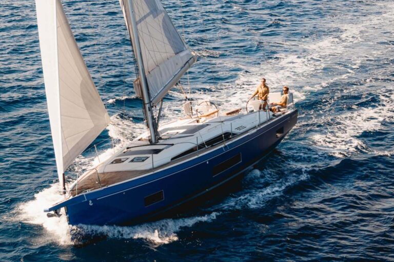 Oceanis 47 blue hull