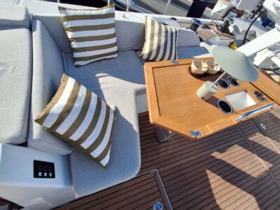 oceanis 52 extra large cockpit