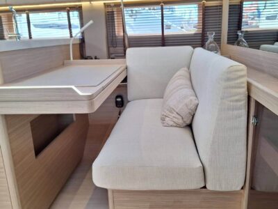 oceanis 52 nav station