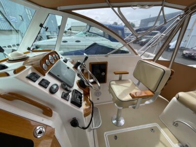 2004-hunt-yachts-surfhunter-29-3