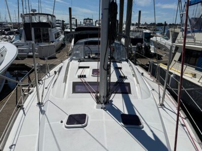 2010-beneteau-oceanis-43-11