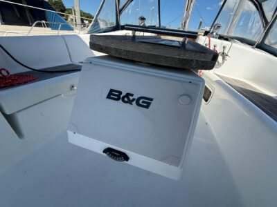 2010-beneteau-oceanis-43-13