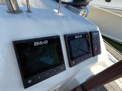 2010-beneteau-oceanis-43-16