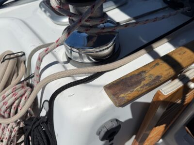 2010-beneteau-oceanis-43-25