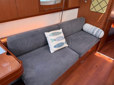 2010-beneteau-oceanis-43-31