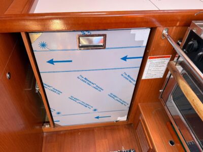 2010-beneteau-oceanis-43-40