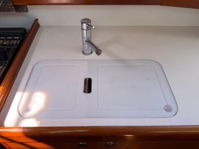 2010-beneteau-oceanis-43-44