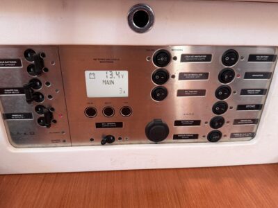 2010-beneteau-oceanis-43-55