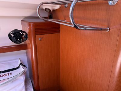 2010-beneteau-oceanis-43-60