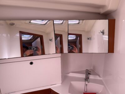 2010-beneteau-oceanis-43-63