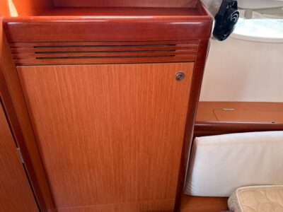 2010-beneteau-oceanis-43-68
