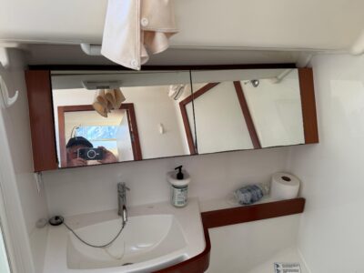 2010-beneteau-oceanis-43-72