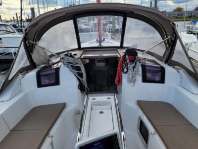 2014-jeanneau-sun-odyssey-379-21