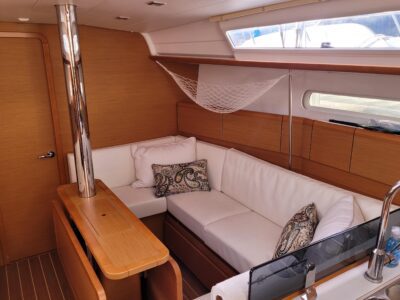 2014-jeanneau-sun-odyssey-379-24