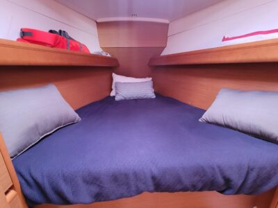 2014-jeanneau-sun-odyssey-379-25