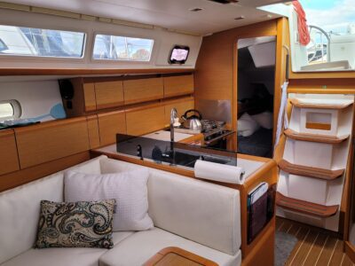 2014-jeanneau-sun-odyssey-379-30
