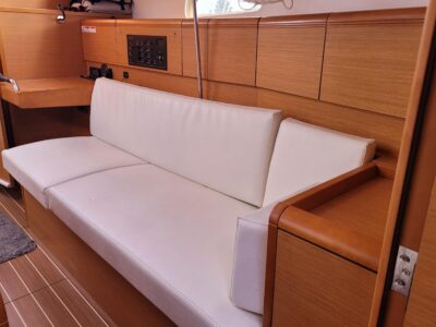 2014-jeanneau-sun-odyssey-379-32