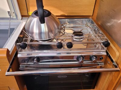 2014-jeanneau-sun-odyssey-379-39