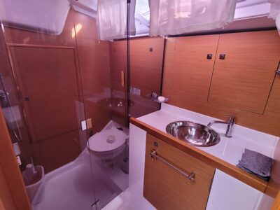 2014-jeanneau-sun-odyssey-379-41
