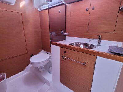 2014-jeanneau-sun-odyssey-379-42