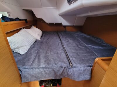 2014-jeanneau-sun-odyssey-379-43