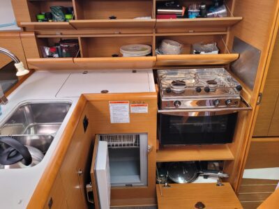 2014-jeanneau-sun-odyssey-379-60