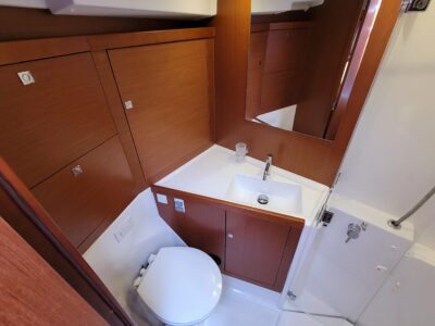 2015-beneteau-oceanis-45-21