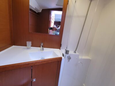 2015-beneteau-oceanis-45-22