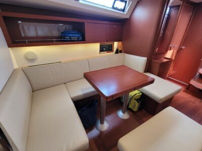 2015-beneteau-oceanis-45-23