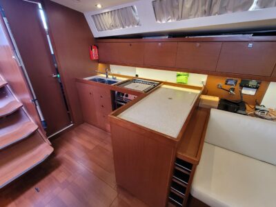 2015-beneteau-oceanis-45-25