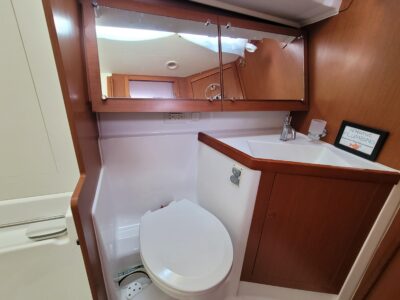 2015-beneteau-oceanis-45-27