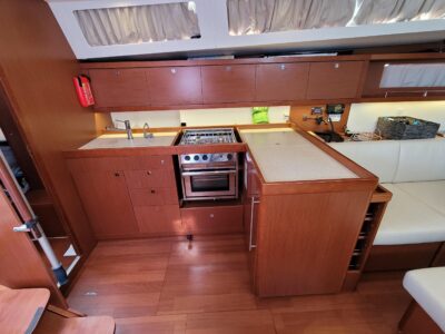2015-beneteau-oceanis-45-39