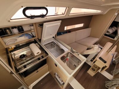 2020-beneteau-oceanis-30-1-29