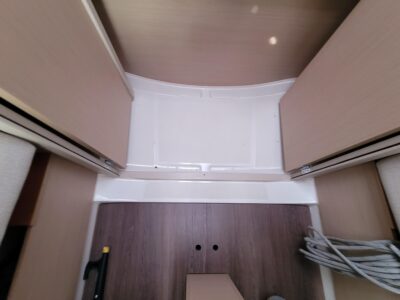 2020-beneteau-oceanis-30-1-41