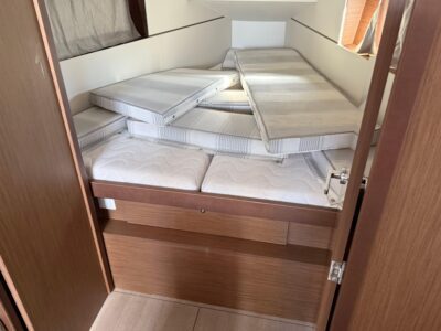 2021-beneteau-oceanis-35-1-17