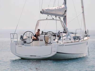 2021-beneteau-oceanis-35-1-3