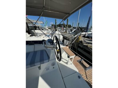 2024-beneteau-oceanis-37-1-11