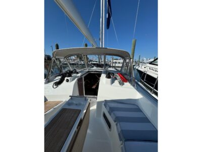 2024-beneteau-oceanis-37-1-14