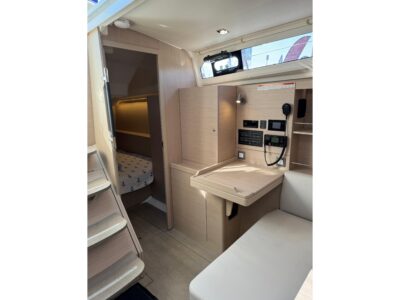 2024-beneteau-oceanis-37-1-16
