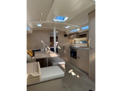 2024-beneteau-oceanis-37-1-18