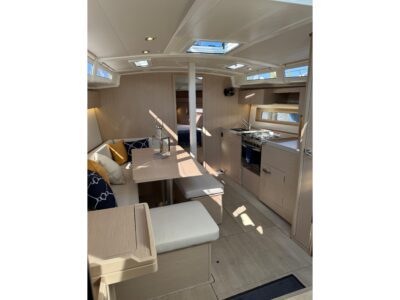 2024-beneteau-oceanis-37-1-23