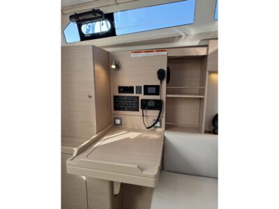 2024-beneteau-oceanis-37-1-24