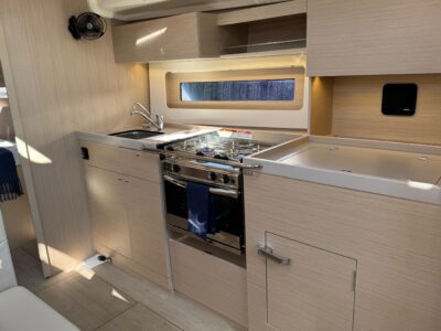 2024-beneteau-oceanis-37-1-26
