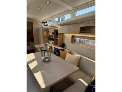 2024-beneteau-oceanis-37-1-28