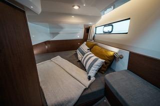 2026-beneteau-antares-9-13