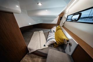 2026-beneteau-antares-9-15