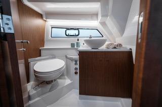 2026-beneteau-antares-9-17