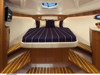 2012-tiara-yachts-3100-coronet-10-1
