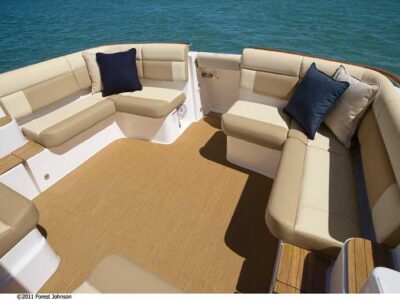 2012-tiara-yachts-3100-coronet-11-1